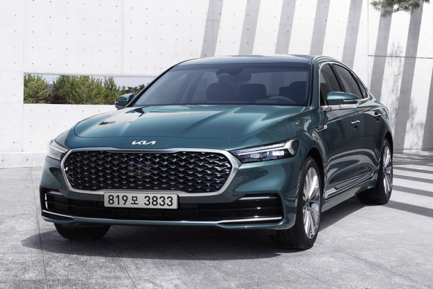 Обновленный седан Kia K900: первые изображения Обновленный седан Kia K900: первые изображения