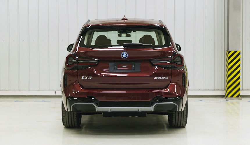 Обновленный BMW X3: фото без камуфляжа