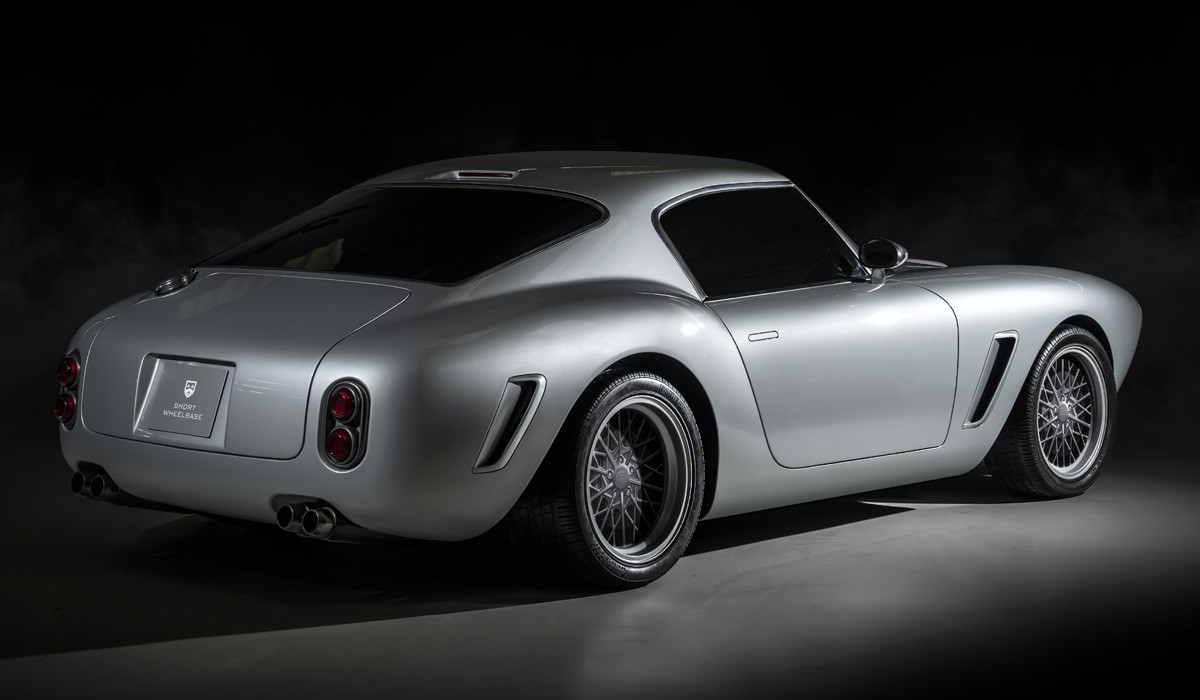 Компания RML представила суперкар по мотивам Ferrari 250 Компания RML представила суперкар по мотивам Ferrari 250