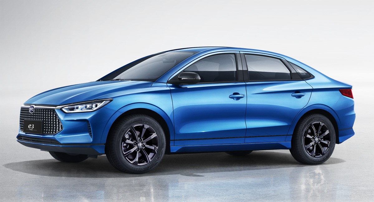 Электромобиль BYD e3 для автошкол — с имитацией «механики»