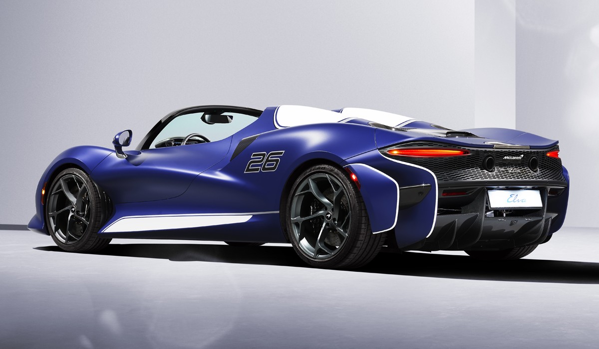 Спайдеру McLaren Elva все-таки досталось лобовое стекло