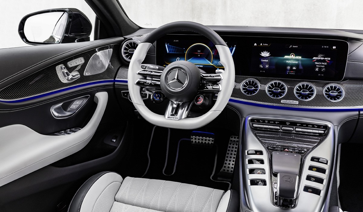 Лифтбек Mercedes-AMG GT перенес модное обновление Лифтбек Mercedes-AMG GT перенес модное обновление