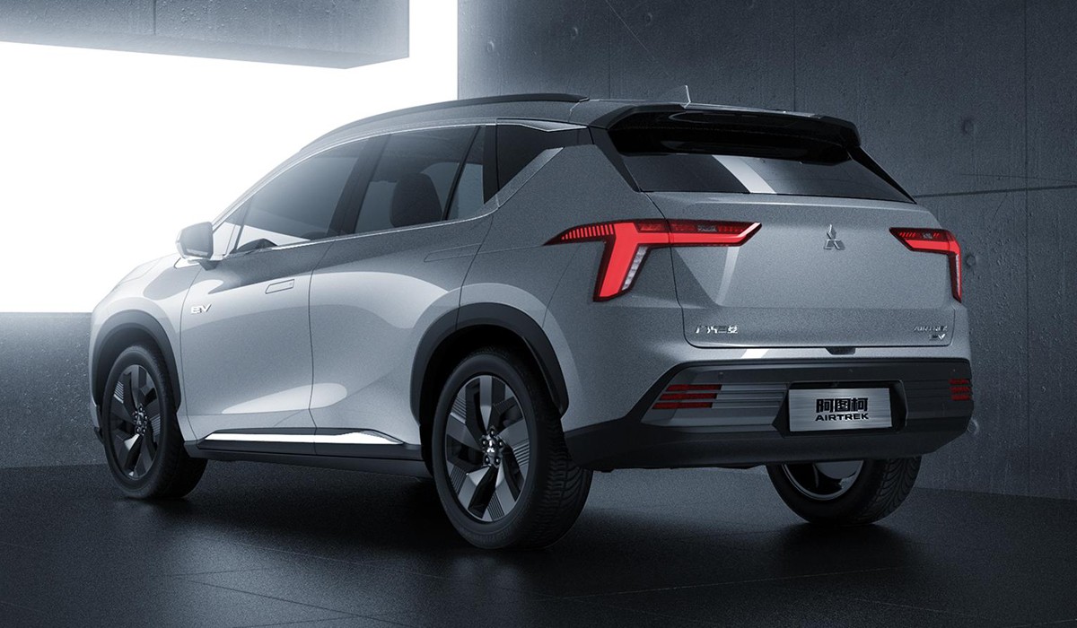 Премьеры Mitsubishi: новый Airtrek и инопланетный Outlander Премьеры Mitsubishi: новый Airtrek и инопланетный Outlander