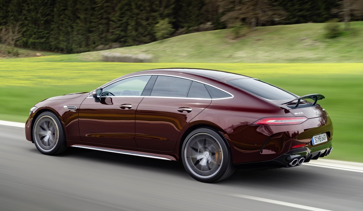 Лифтбек Mercedes-AMG GT перенес модное обновление Лифтбек Mercedes-AMG GT перенес модное обновление