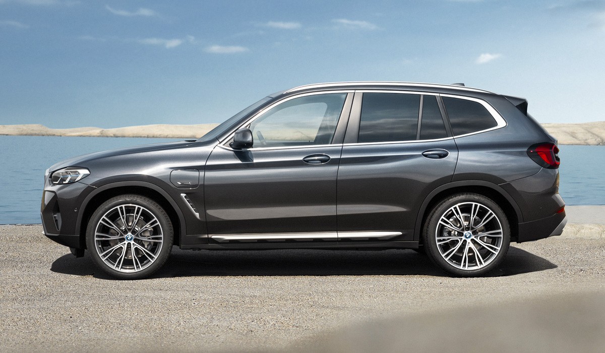 Обновлено семейство кроссоверов BMW X3 и BMW X4 Обновлено семейство кроссоверов BMW X3 и BMW X4