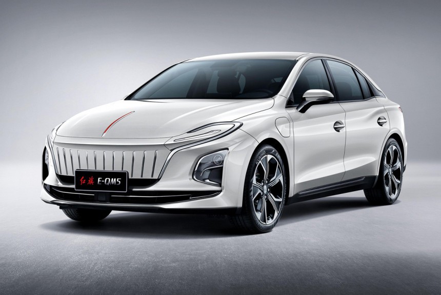 Большой седан Hongqi E-QM5 оказался полон противоречий