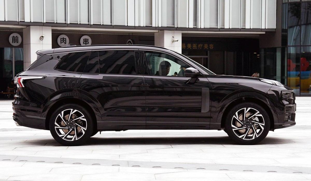 Серийный кроссовер Lynk & Co 09 дебютировал в трех версиях Серийный кроссовер Lynk & Co 09 дебютировал в трех версиях