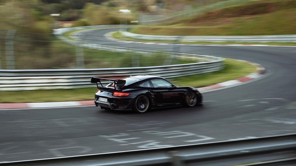 Porsche 911 снова рекордсмен Нюрбургринга: теперь официально