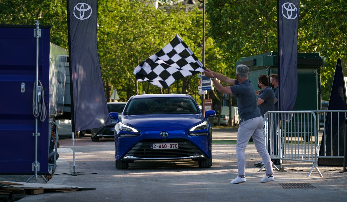 Toyota Mirai установила рекорд пробега на одном баке водорода Toyota Mirai установила рекорд пробега на одном баке водорода