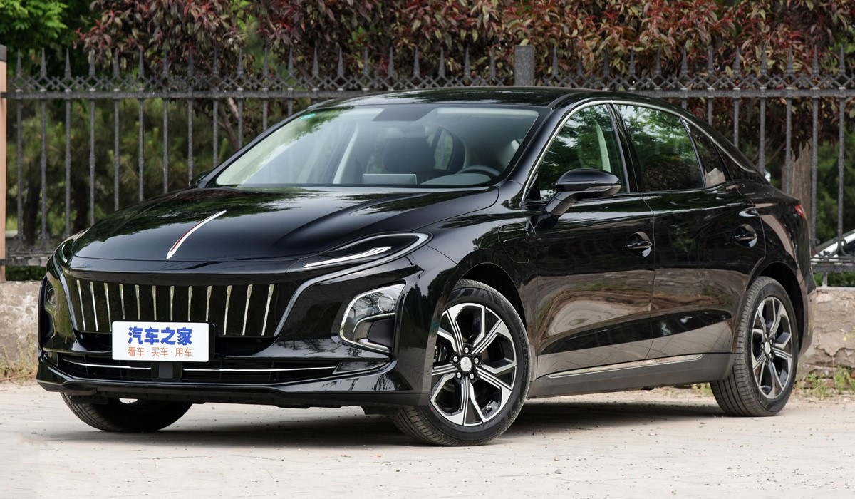 Большой седан Hongqi E-QM5 оказался полон противоречий