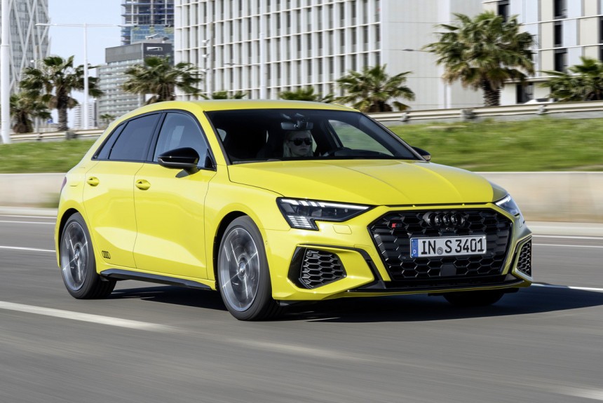 Седан и хэтчбек Audi S3 добрались до России: цена