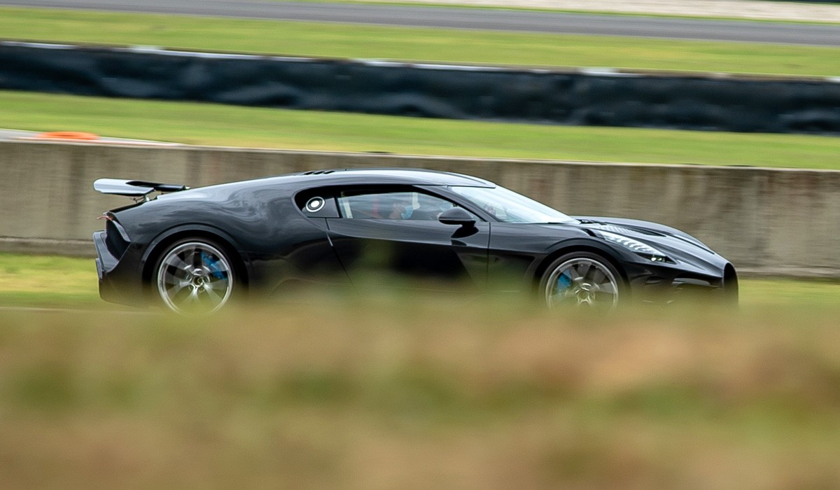 Уникальный гиперкар Bugatti La Voiture Noire полностью готов Уникальный гиперкар Bugatti La Voiture Noire полностью готов