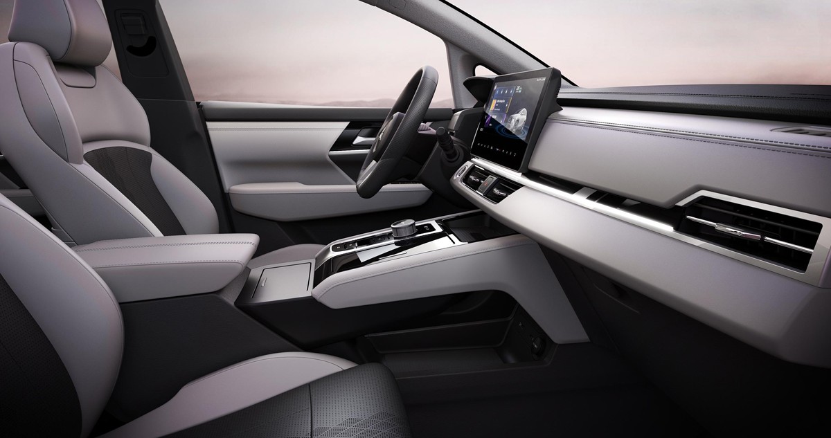 Премьеры Mitsubishi: новый Airtrek и инопланетный Outlander Премьеры Mitsubishi: новый Airtrek и инопланетный Outlander