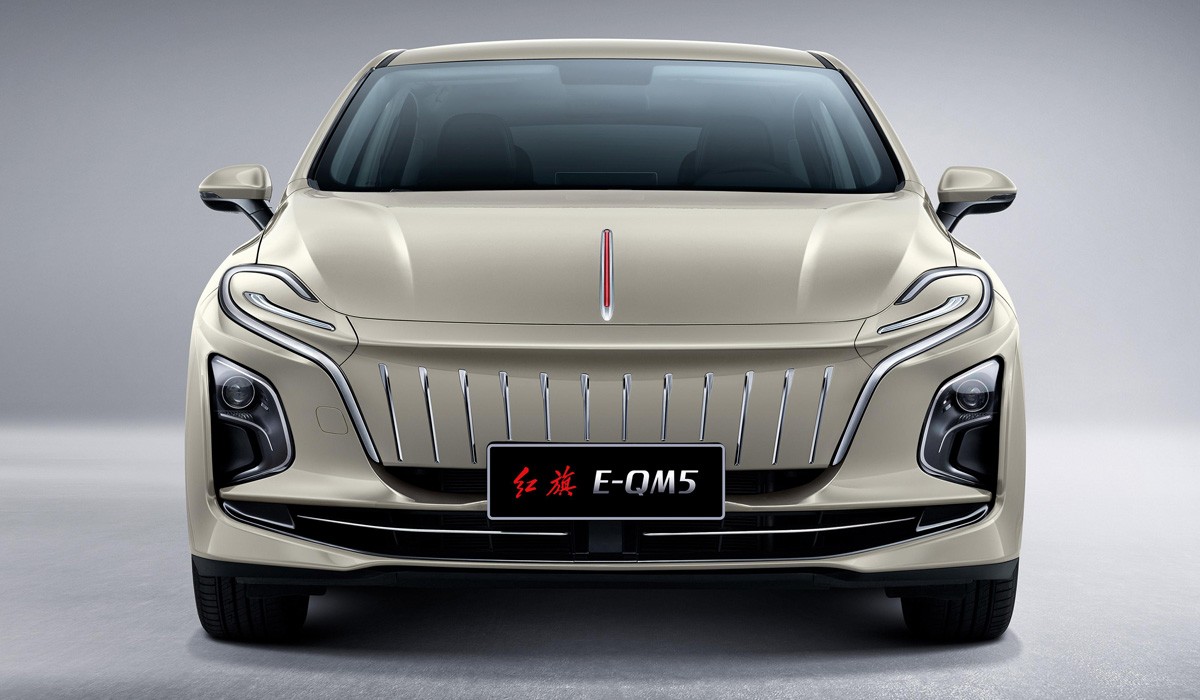 Большой седан Hongqi E-QM5 оказался полон противоречий