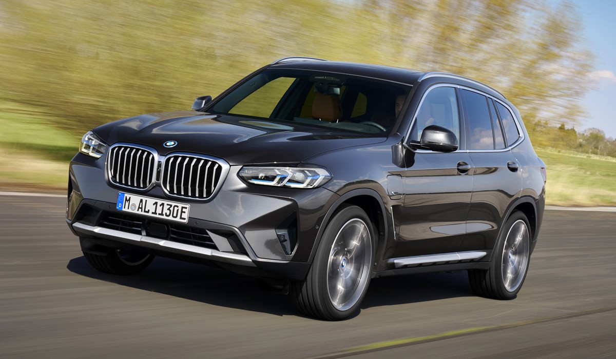 Обновлено семейство кроссоверов BMW X3 и BMW X4 Обновлено семейство кроссоверов BMW X3 и BMW X4