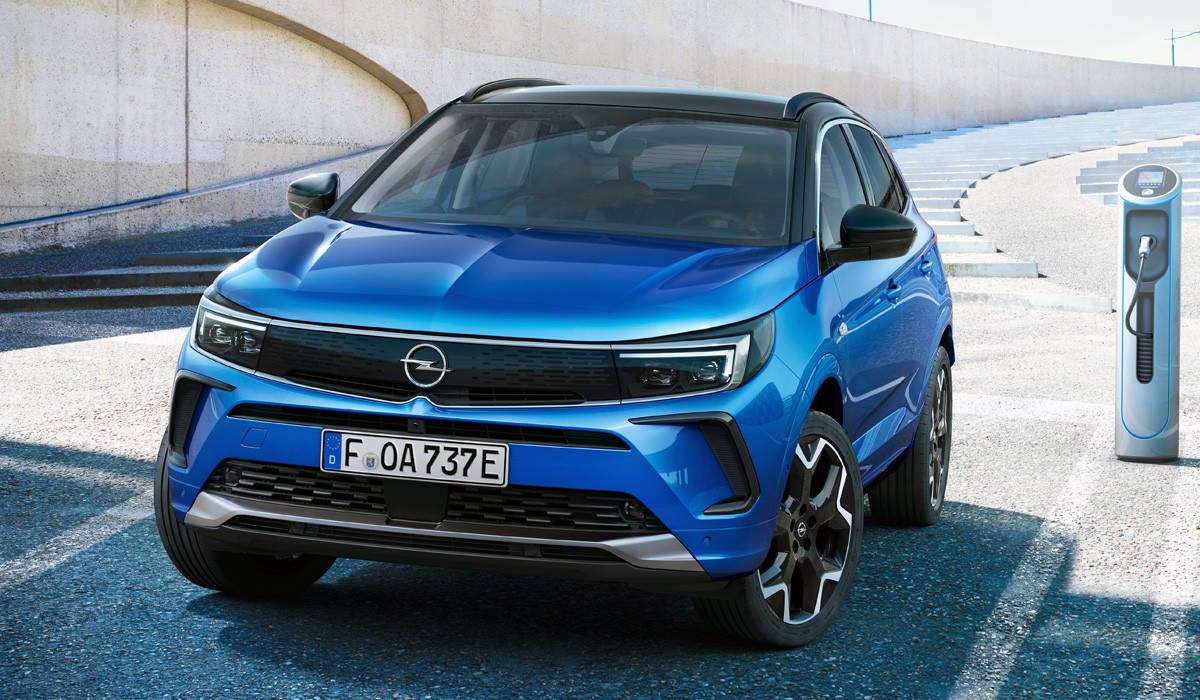 Рестайлинговый кроссовер Opel Grandland примерил новое лицо Рестайлинговый кроссовер Opel Grandland примерил новое лицо