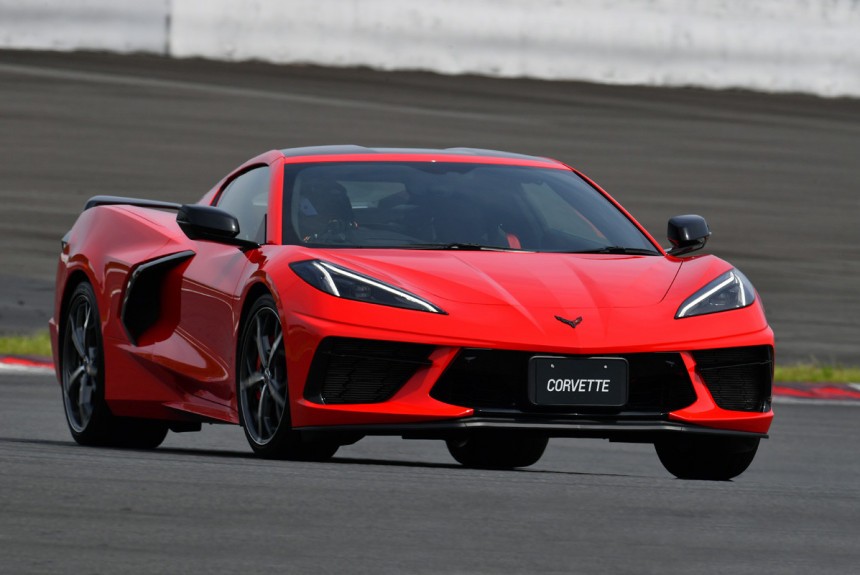 Chevrolet Corvette впервые в истории стал праворульным Chevrolet Corvette впервые в истории стал праворульным
