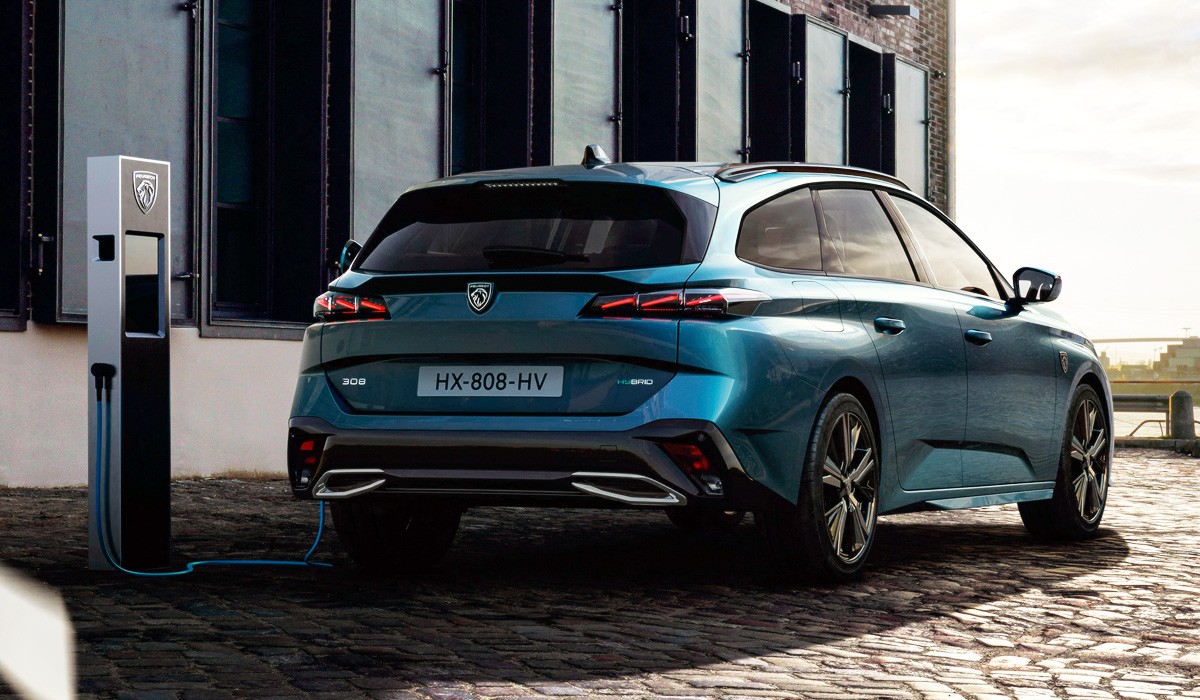 Представлен новый универсал Peugeot 308 SW