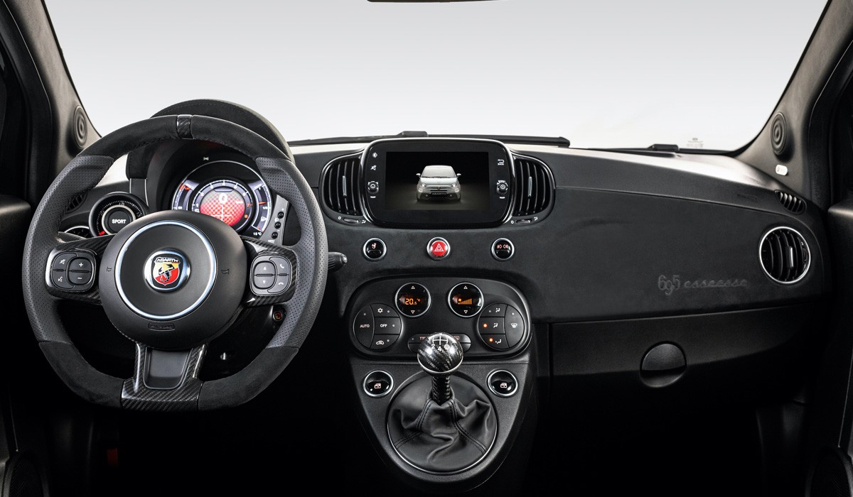 Abarth представил две новинки: F595 и 695 Esseesse Abarth представил две новинки: F595 и 695 Esseesse