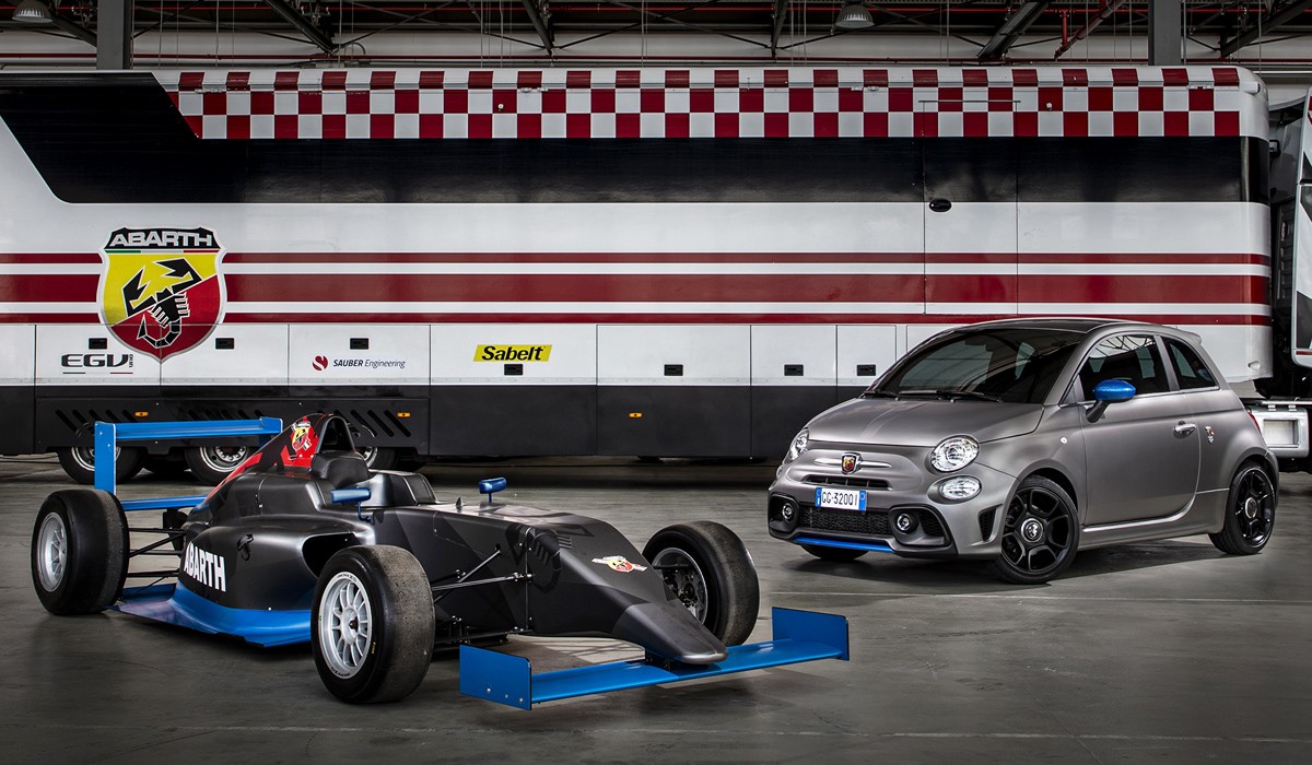 Abarth представил две новинки: F595 и 695 Esseesse Abarth представил две новинки: F595 и 695 Esseesse