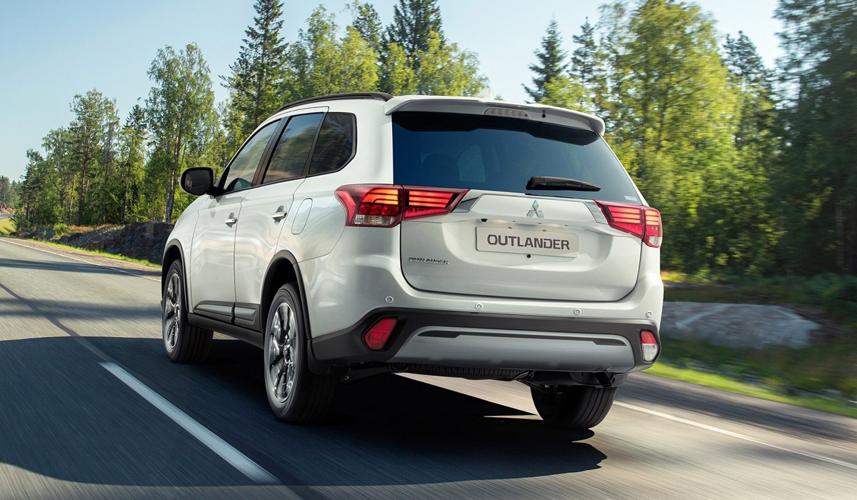 Российский Mitsubishi Outlander слегка обновлен Российский Mitsubishi Outlander слегка обновлен