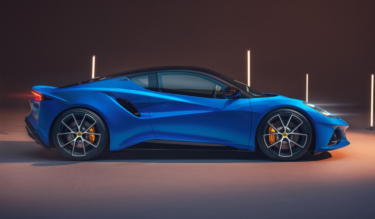 Новый спорткар Lotus Emira — с моторами Toyota или AMG