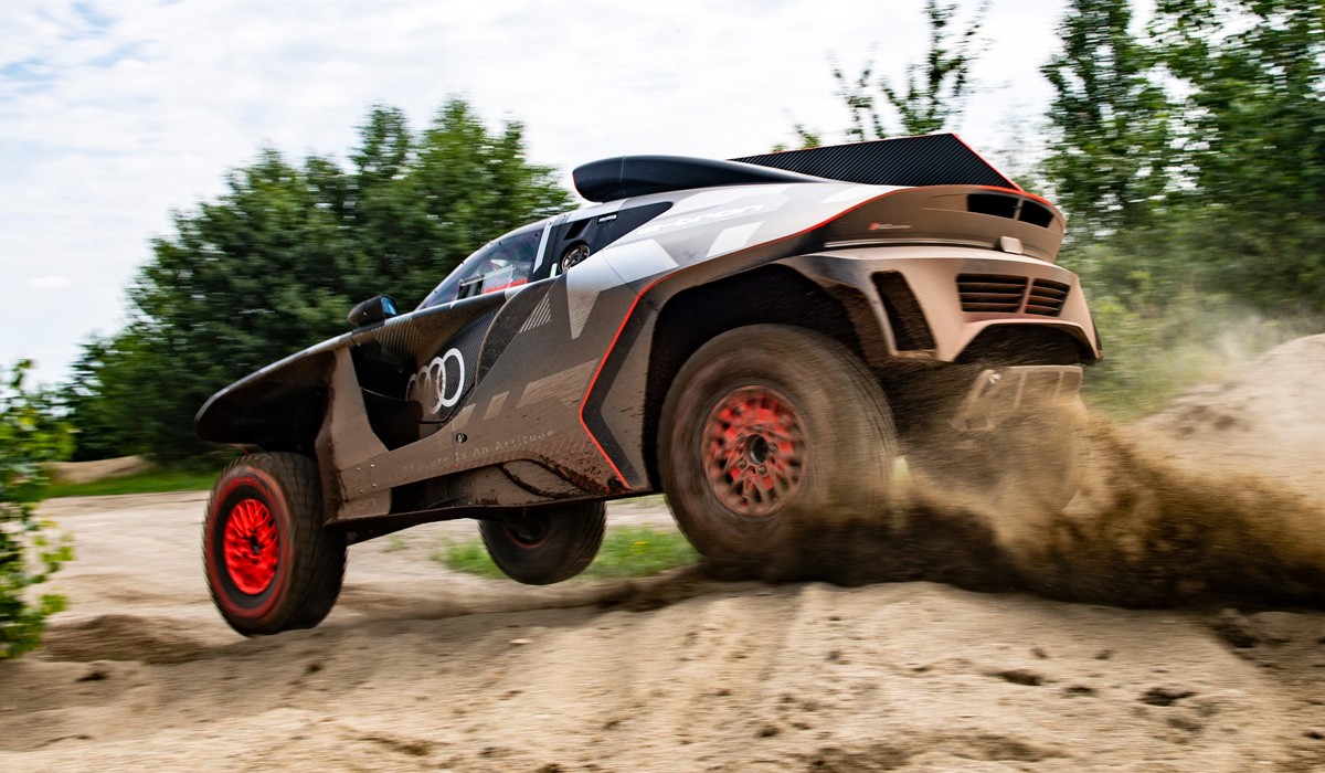 Гибрид Audi RS Q e-tron для Дакара вышел на испытания Гибрид Audi RS Q e-tron для Дакара вышел на испытания