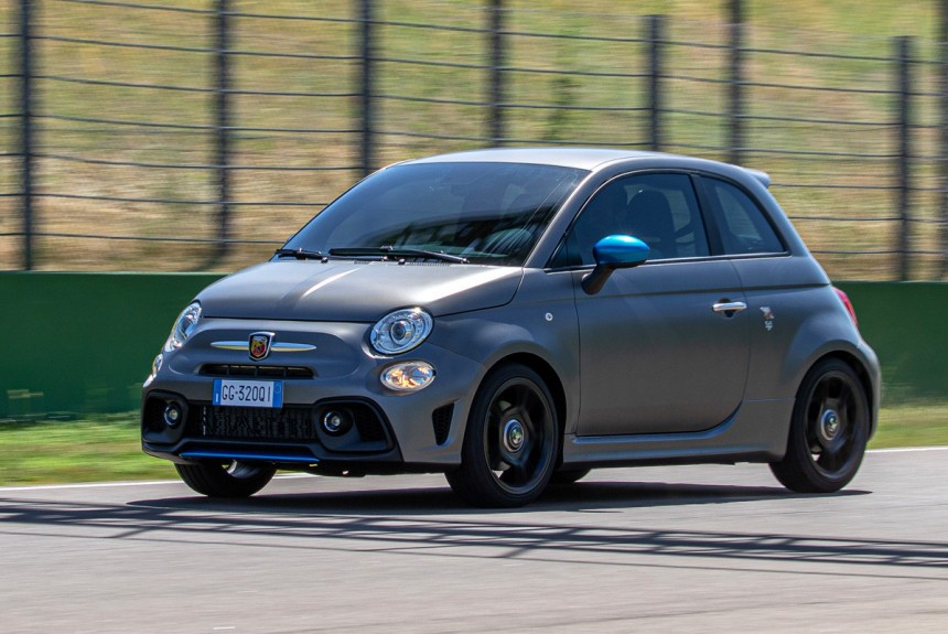 Abarth представил две новинки: F595 и 695 Esseesse Abarth представил две новинки: F595 и 695 Esseesse