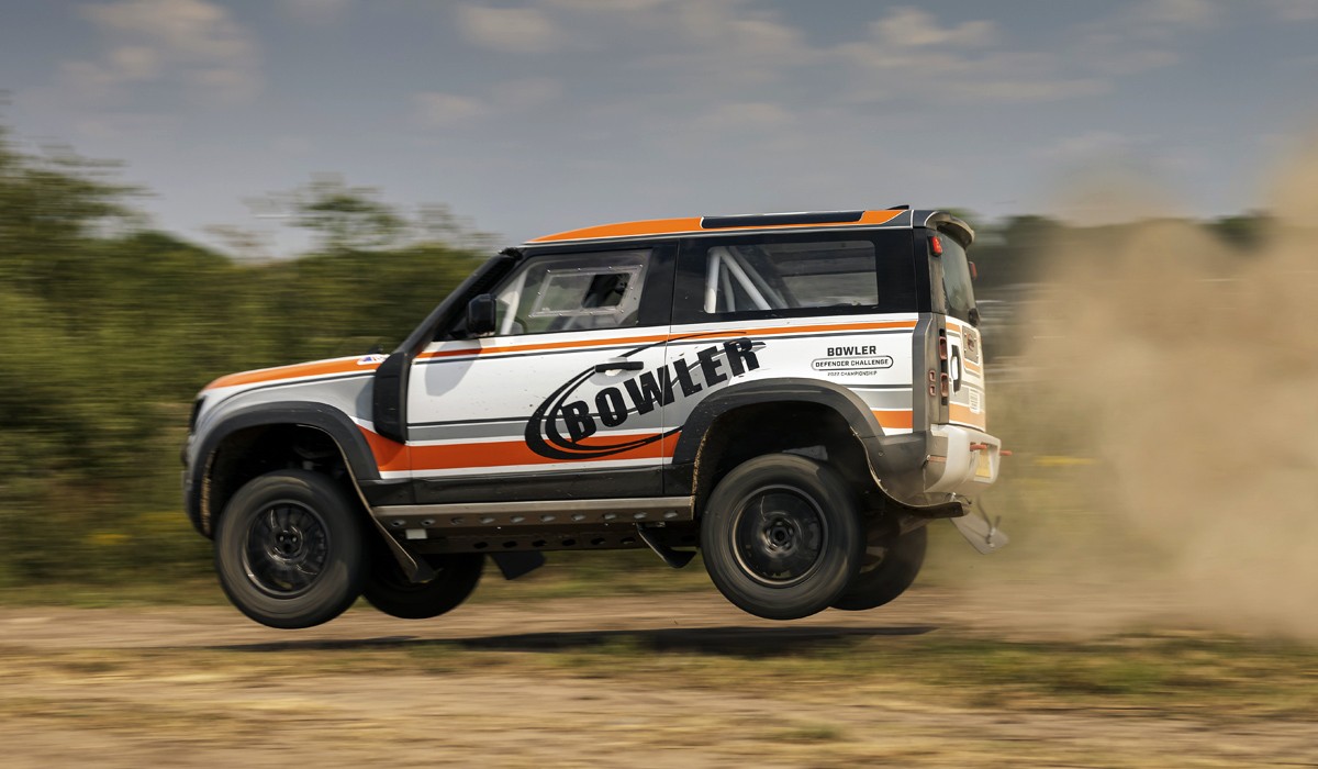 Bowler подготовил гоночный Land Rover Defender 90 Bowler подготовил гоночный Land Rover Defender 90