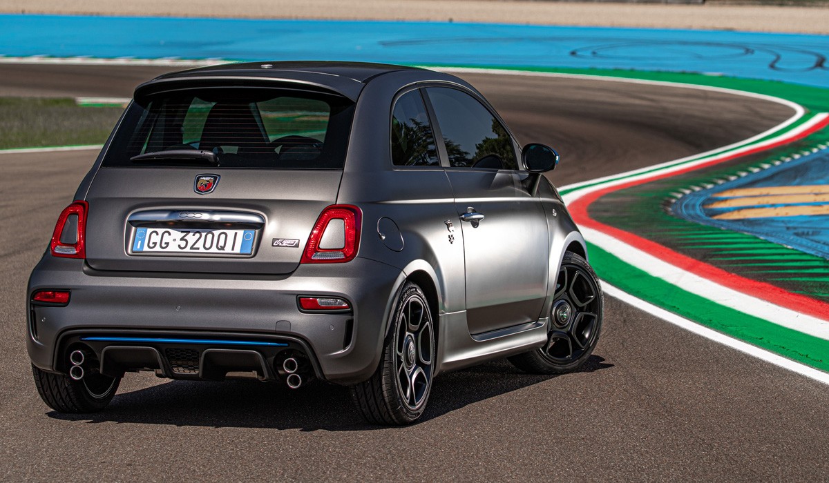 Abarth представил две новинки: F595 и 695 Esseesse Abarth представил две новинки: F595 и 695 Esseesse