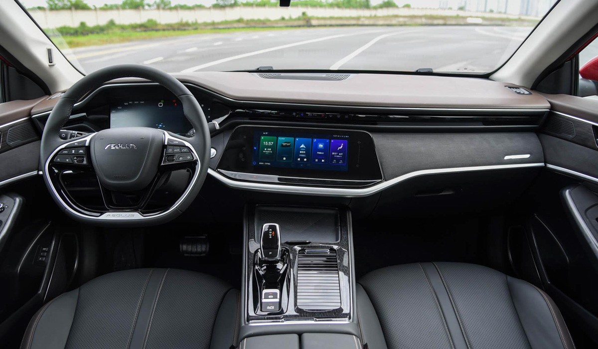 Седан Dongfeng Aeolus Yixuan Max стал первенцем новой платформы