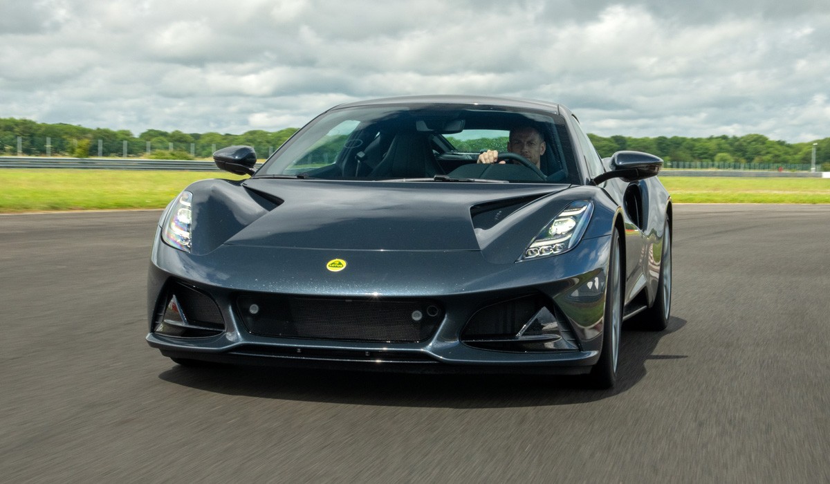 Новый спорткар Lotus Emira — с моторами Toyota или AMG