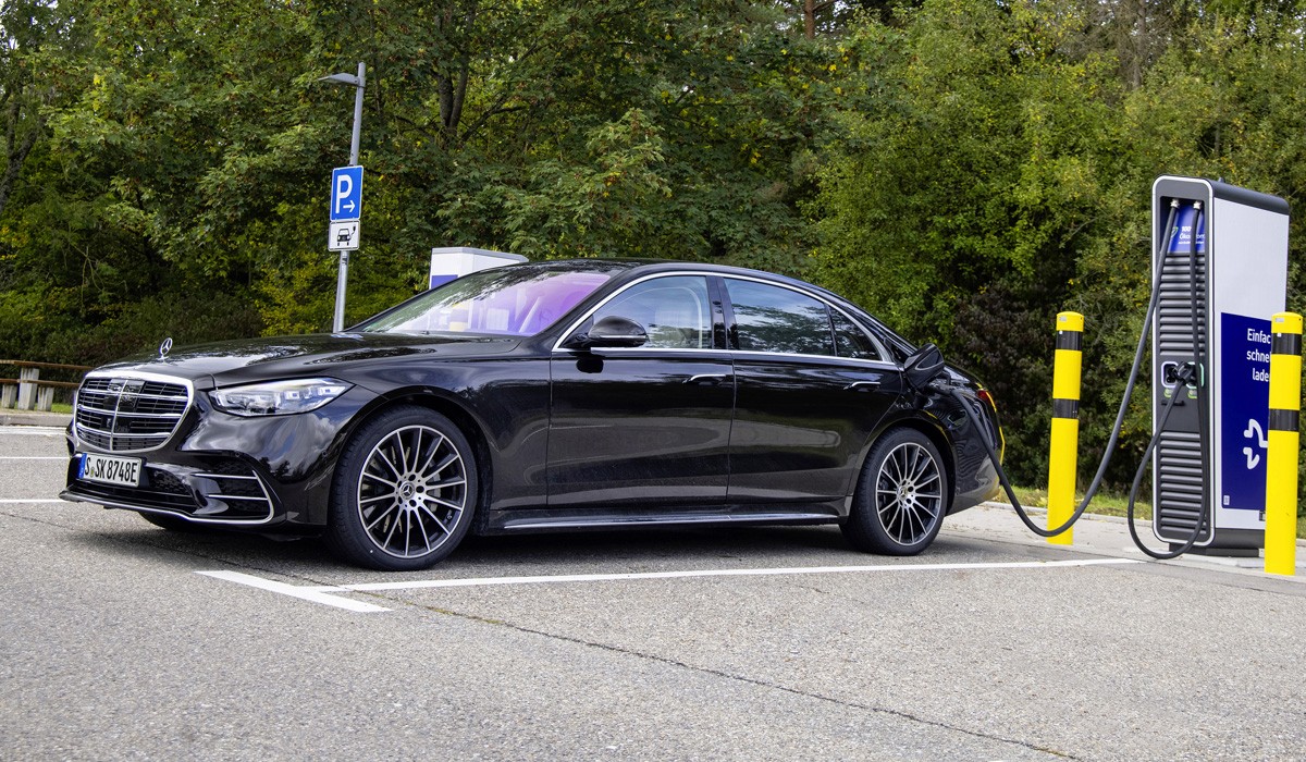 Mercedes S-класса: гибридная версия и новые опции Mercedes S-класса: гибридная версия и новые опции