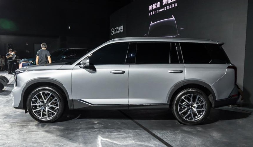 Кроссовер GAC GS8 второго поколения дебютировал в двух версиях