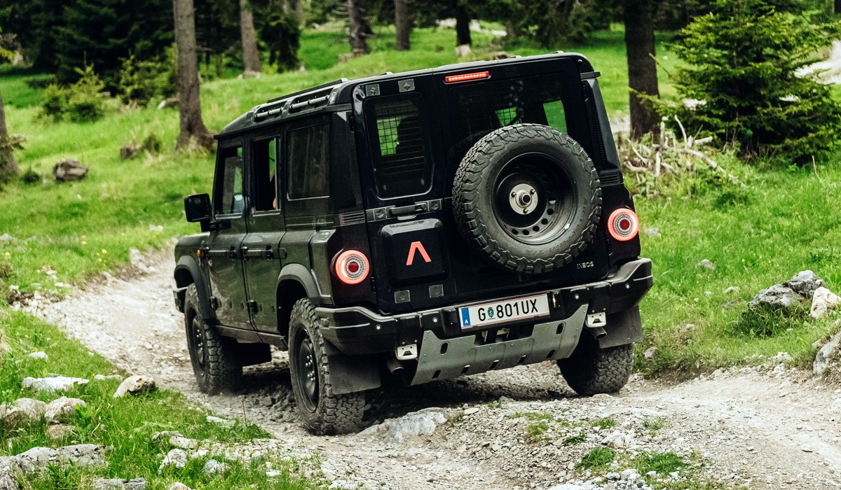 Рассекречен интерьер внедорожника Ineos Grenadier