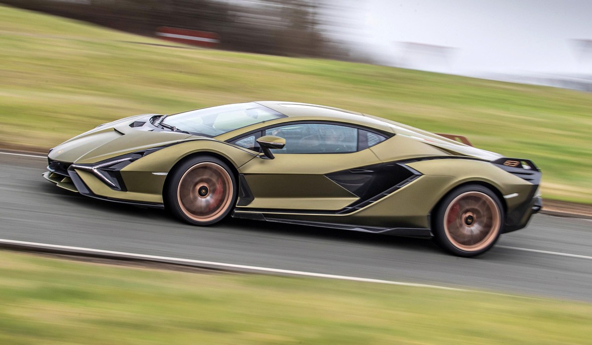 Lamborghini сохранит V12 для гибридов