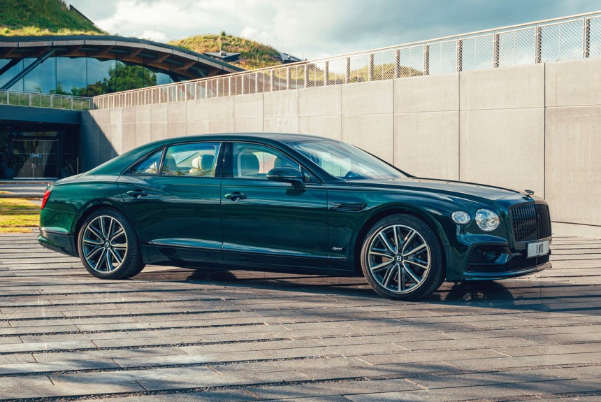 У седана Bentley Flying Spur появилась гибридная версия У седана Bentley Flying Spur появилась гибридная версия