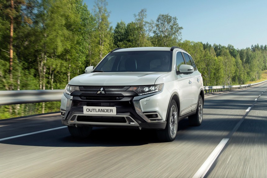 Российский Mitsubishi Outlander слегка обновлен Российский Mitsubishi Outlander слегка обновлен