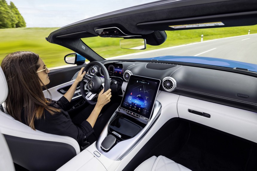 Рассекречен интерьер нового кабриолета Mercedes-AMG SL Рассекречен интерьер нового кабриолета Mercedes-AMG SL