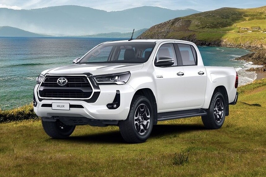 Пикап Toyota Hilux получил новую бензиновую топ-версию в России Пикап Toyota Hilux получил новую бензиновую топ-версию в России