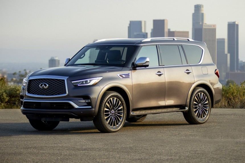 У внедорожника Infiniti QX80 опять обновлен интерьер