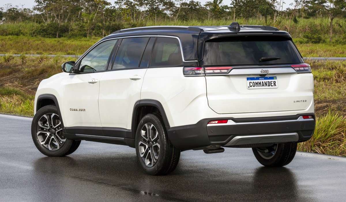 Представлен семиместный кроссовер Jeep Commander Представлен семиместный кроссовер Jeep Commander