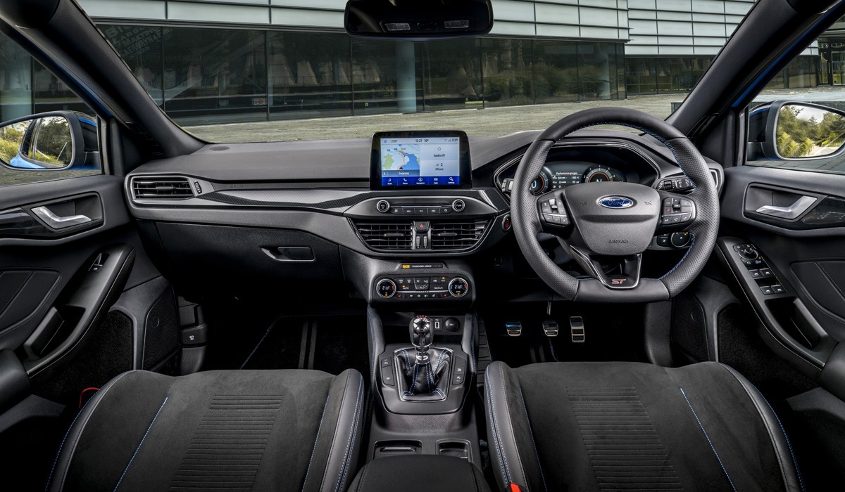 Ford Focus ST Edition стал еще «горячее» с новой подвеской Ford Focus ST Edition стал еще «горячее» с новой подвеской