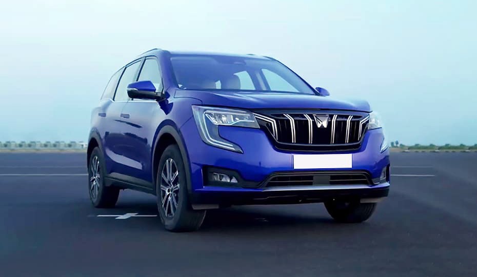 Кроссовер Mahindra XUV700 дебютировал с новым логотипом Кроссовер Mahindra XUV700 дебютировал с новым логотипом