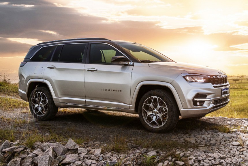 Представлен семиместный кроссовер Jeep Commander Представлен семиместный кроссовер Jeep Commander