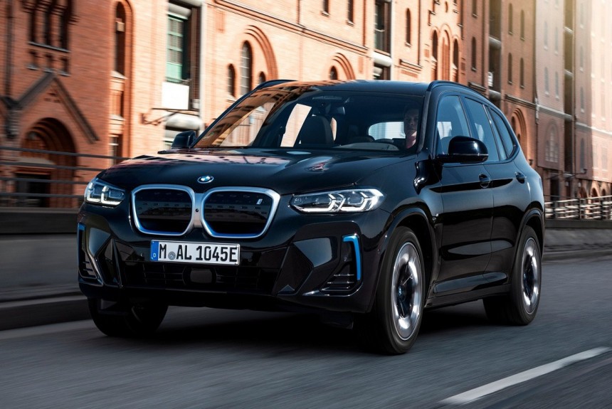 Электрический BMW iX3 обновили через год после дебюта Электрический BMW iX3 обновили через год после дебюта