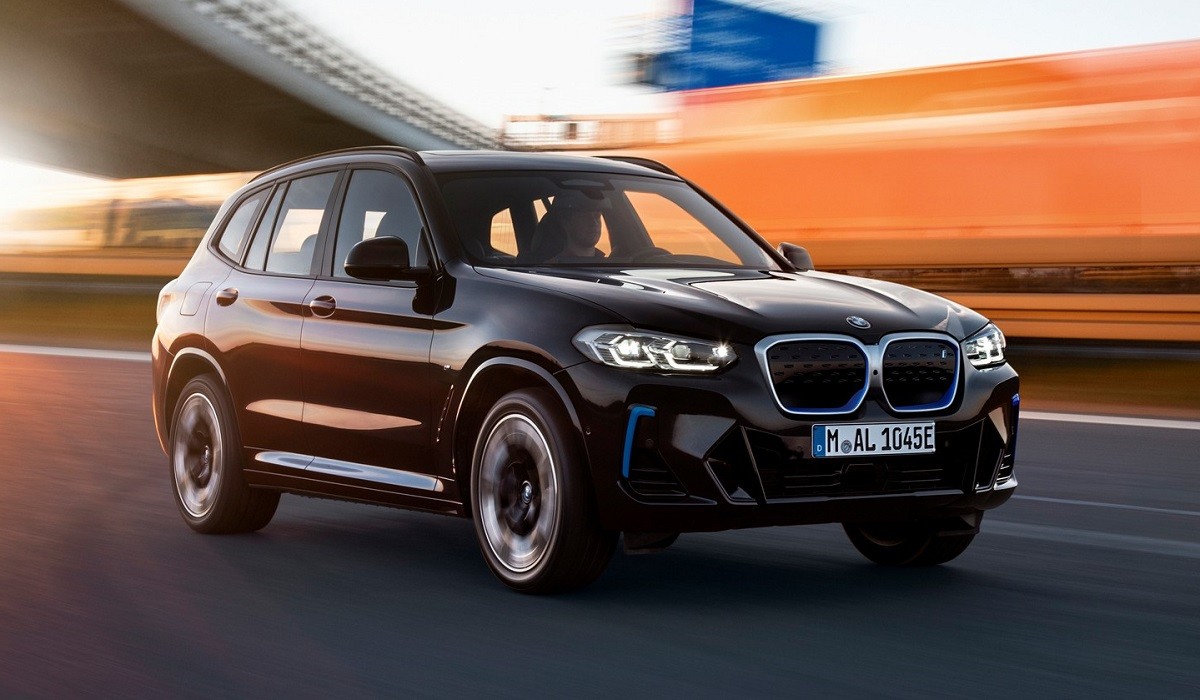 Электрический BMW iX3 обновили через год после дебюта Электрический BMW iX3 обновили через год после дебюта