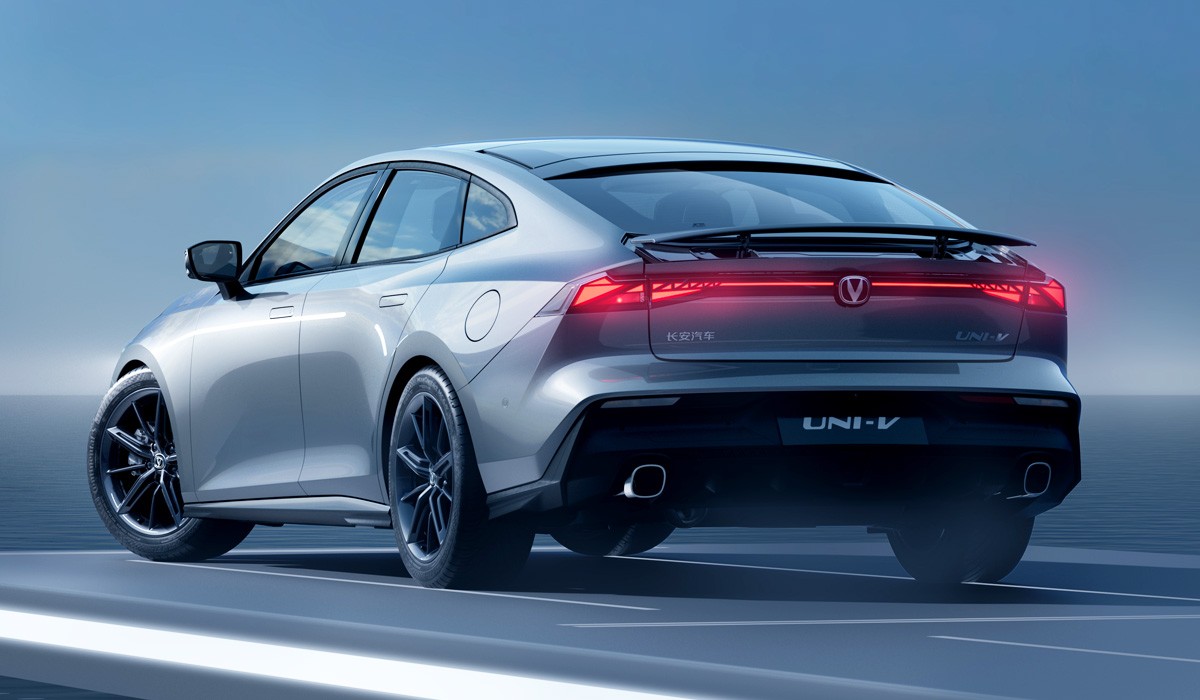 Changan Uni-V станет первой легковушкой в семействе Changan Uni-V станет первой легковушкой в семействе