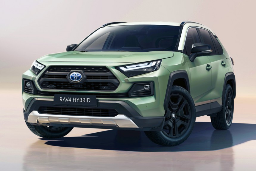 Toyota RAV4 обрела новые фары и расширенное оснащение Toyota RAV4 обрела новые фары и расширенное оснащение