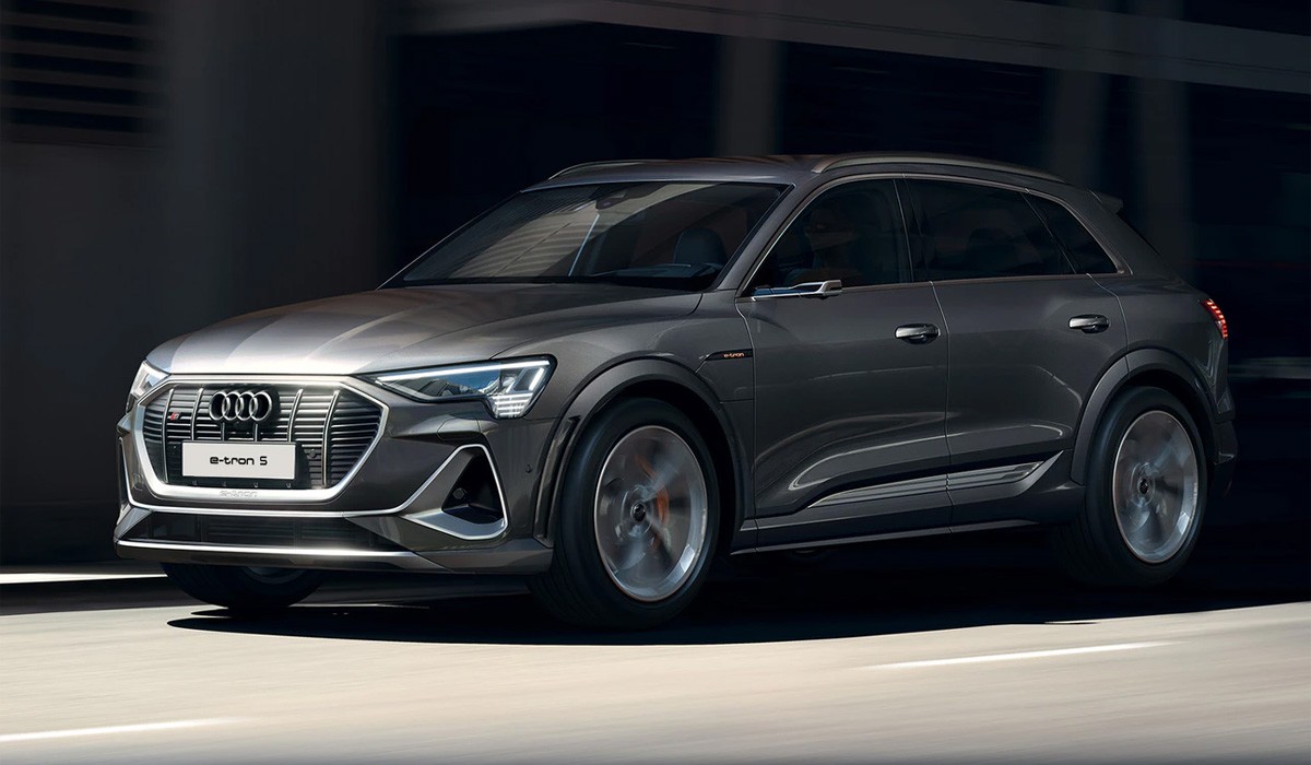 Трехмоторный Audi e-tron S выходит на российский рынок Трехмоторный Audi e-tron S выходит на российский рынок